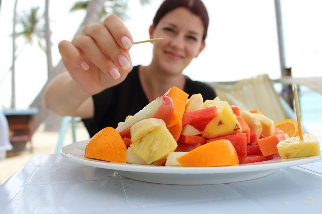 Salata de fructe - Deserturi care te ajuta sa slabesti? Da, exista! Iata 7 idei delicioase