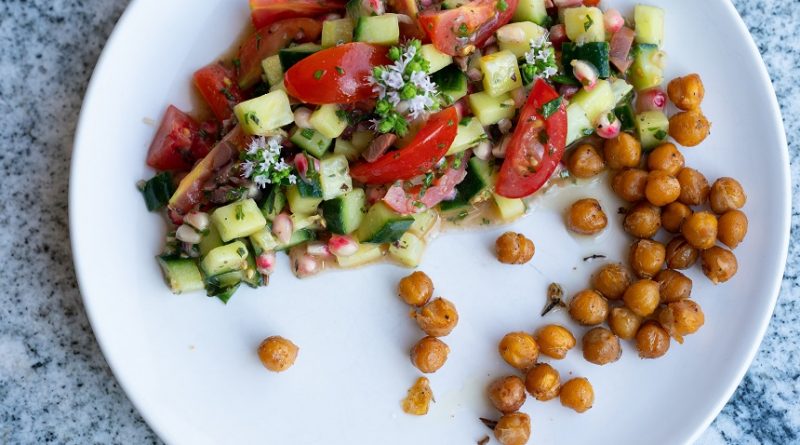 Salata de rosii si castraveti