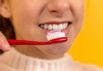 Ai gingii sensibile? De ce nu ar trebui sa ignori „putin sange” la periaj